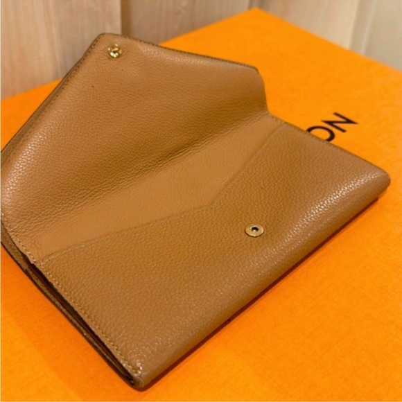 Authentic Louis Vuitton Double V Wallet - Picture 4 of 13